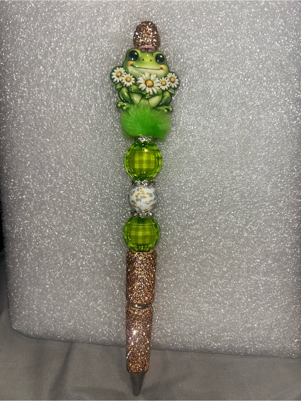 Hand Crafted Green Frog Daisy Bead Pen with Gold Glitter Accents